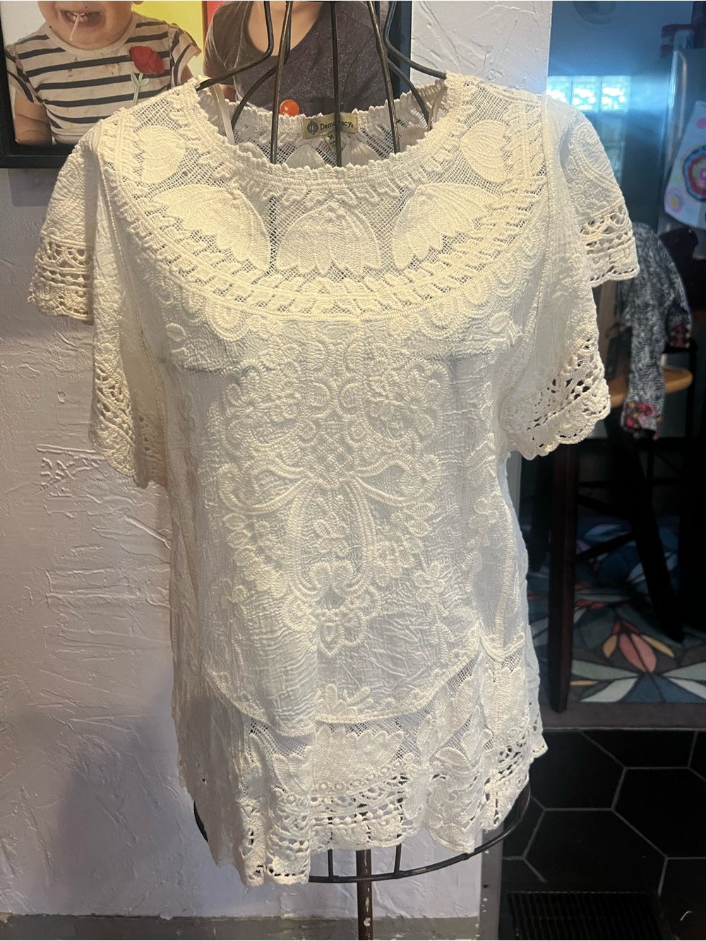 Democracy Medium White Lace Crochet Short Sleeve Top